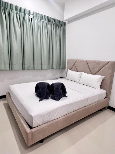 Postel nebo postele na pokoji v ubytování Colombo Skyline Luxury Apartments at Tri-Zen - Pool and Amazing City Views