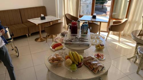 Makanan di atau berdekatan hotel