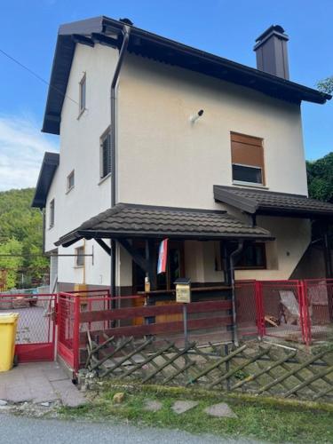 Vuglovec House