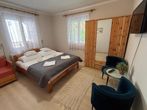 Ένα ή περισσότερα κρεβάτια σε δωμάτιο στο Nemere Apartmans
