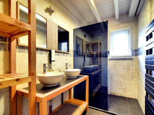 Φωτογραφία από το άλμπουμ του Peaceful Septon chalet spa σε Septon