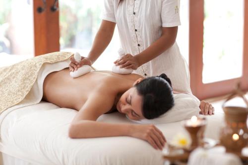 a woman getting a massage from a therapist at The Taj Mahal Tower, Mumbai in Mumbai