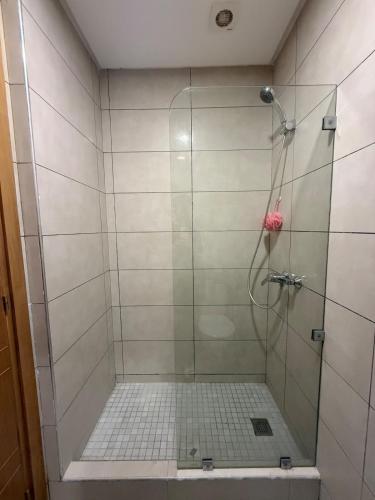 a bathroom with a shower with a glass door at Appartement Moderne 2 chambres à Blanca Beach Sidi Rahal in Sidi Rahal