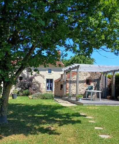 Lavender House - Traditional & charming stone home