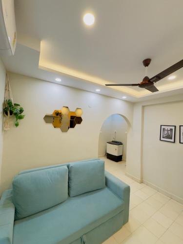 Χώρος καθιστικού στο The Candolim House - Premium 1BHK Suite with Pool near Candolim-Calangute Beach