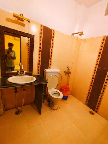 Ένα μπάνιο στο Hotel golden mirage Jaisalmer