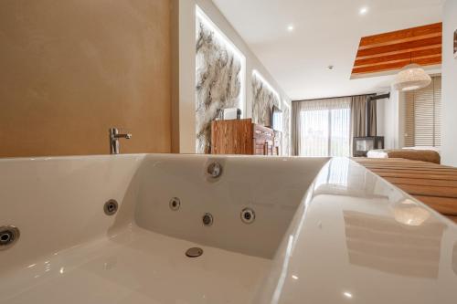 Ένα μπάνιο στο Ephesus Select Suites