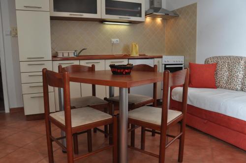 Kuchyň nebo kuchyňský kout v ubytování Apartments Miana