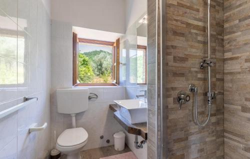 Bilik mandi di Pet Friendly Apartment