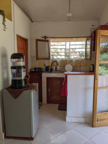 a kitchen with an old refrigerator and a counter at Charmante petite maison toute équipée in Talata-maty