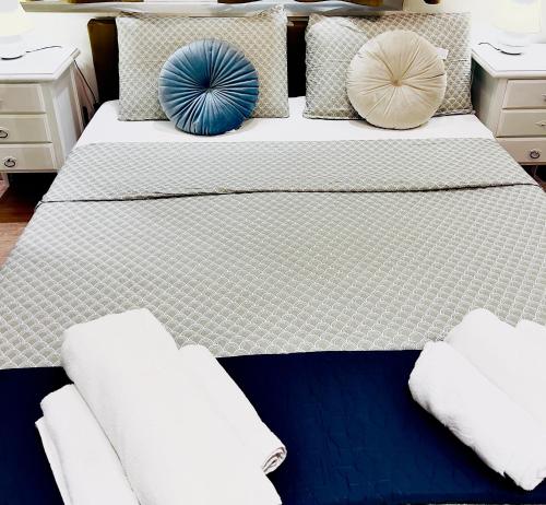 Ένα ή περισσότερα κρεβάτια σε δωμάτιο στο Minerva Pantheon Suites