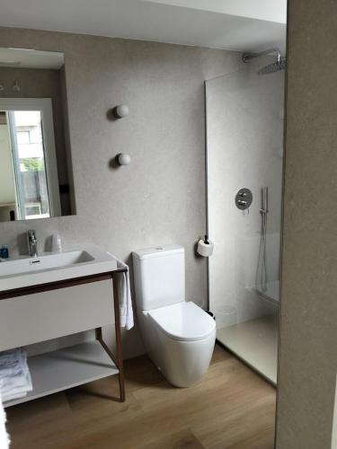 a bathroom with a white toilet and a sink at Hotel Las Rocas de Isla in Isla
