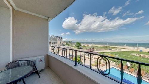 Μπαλκόνι ή βεράντα στο Sunny Castle Hotel - All Inclusive, Beach and Free parking