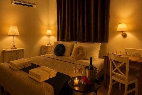 Ένα ή περισσότερα κρεβάτια σε δωμάτιο στο Minerva Pantheon Suites