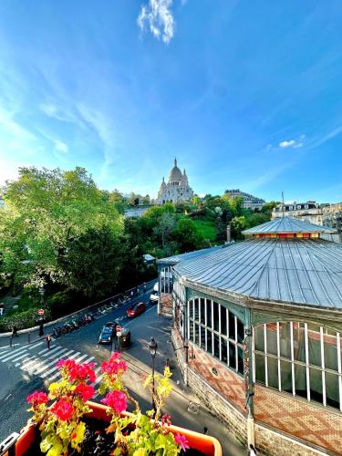 Unique View of Sacre Coeur!