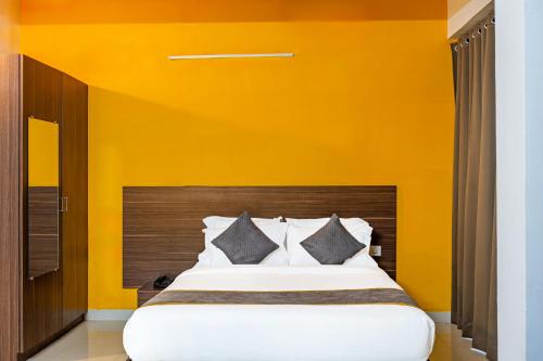 Hotel Acacia Yelahankaにあるベッド