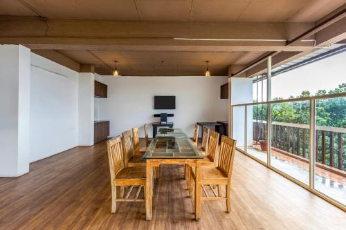 Hotel Acacia Yelahankaにあるシーティングエリア