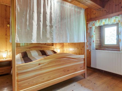 Ένα ή περισσότερα κρεβάτια σε δωμάτιο στο Chalet in Eberstein near Saualpe Ski