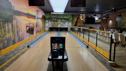 a bowling alley with pins in the middle at Wichrowe Wzgórze Chmielno in Chmielno