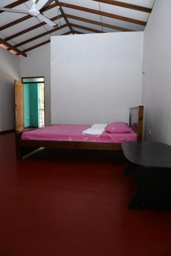 Ένα ή περισσότερα κρεβάτια σε δωμάτιο στο Sashini Guest House