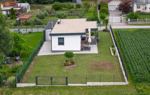 an aerial view of a house with a yard at 2 Bedroom Nice Home In Kirchfidisch in Kirchfidisch