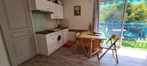 Dapur atau dapur kecil di Apartment l'Esplanade - Vielle Aure