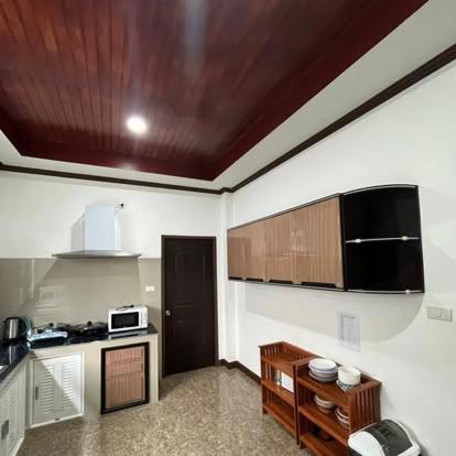 Η κουζίνα ή μικρή κουζίνα στο Baan Viset Pool Villa Krabi