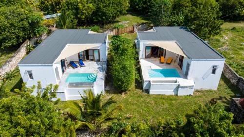 una vista aerea di una casa con piscina di Matemwe Villa 2 a Matemwe