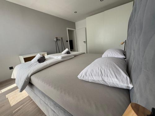 a bedroom with two beds with white pillows at Apartmán Pod Hvězdami in Přímětice