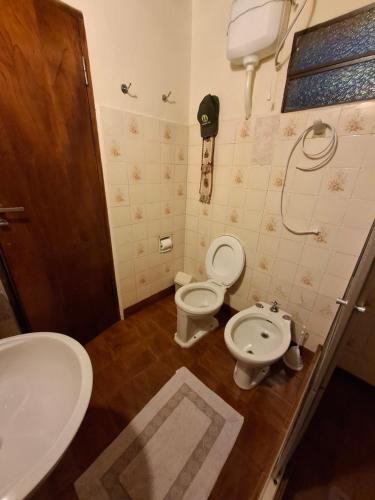 a small bathroom with a toilet and a sink at Casa Encarnación in Encarnación
