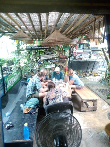 a group of people sitting around a table at Rammang Rammang Guest House in Kasijala