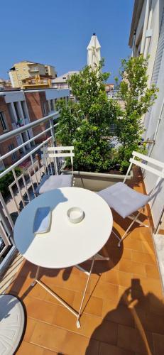 a white table and chairs on a balcony at Casa Graziella in Capo dʼOrlando
