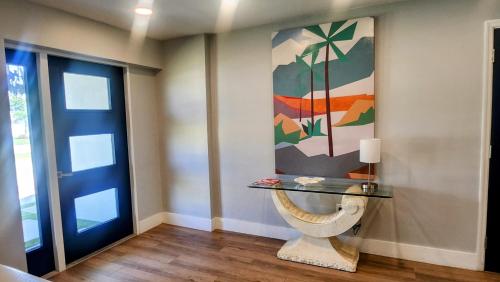 Ванная комната в 1 Block To Beach - Fully Upgraded Spacious & Quiet