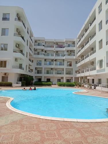 Al makramia compound