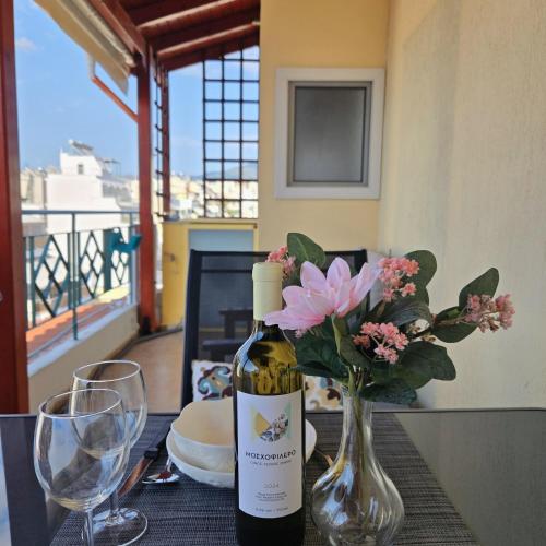 Acropolis View Sky Suite with Jacuzzi near Metro