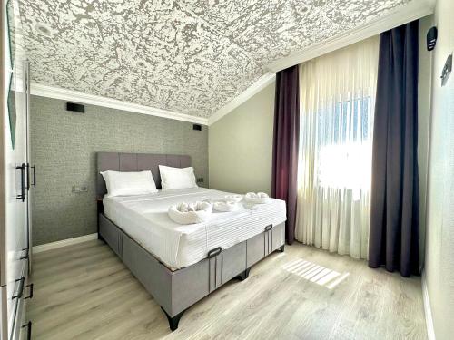 a bedroom with a bed with a patterned ceiling at Casa Florya Travel Apartments in Istanbul