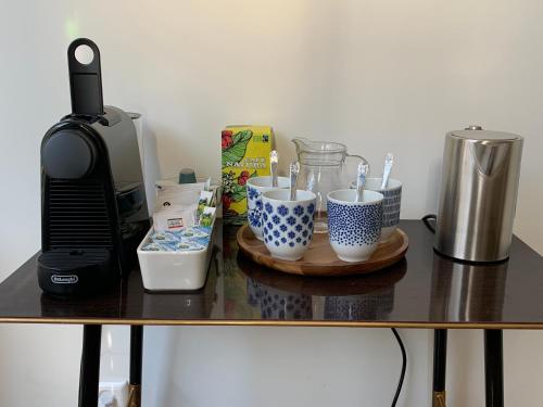a table with three blue and white cups with toothbrushes at De Verwondering Privé etage met 2 slaapkamers in Gouda