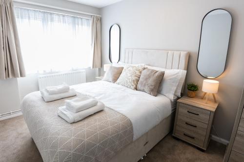 a bedroom with a bed with two mirrors on it at Modern 4BR House - Sleeps 10 - Central Birmingham - FREE Parking in Birmingham