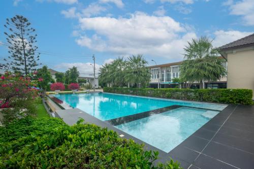Πισίνα στο ή κοντά στο Family House Bangkok 4 Bedrooms 10 Guests Near Fashion Island