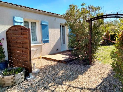 a house with a gate in front of a yard at la berguerie in Dolus-d'Oléron