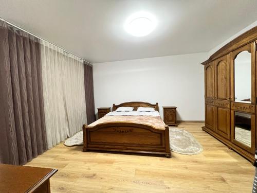 Postel nebo postele na pokoji v ubytování Carpatian Villa Lviv