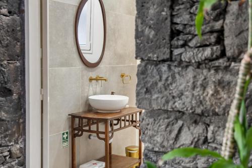 a bathroom with a sink and a mirror at Villa Rosa Mare by Homie in Seixal