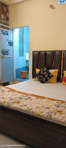 a bedroom with a large bed with a large bed sqor at Parvati home stay in Ujjain