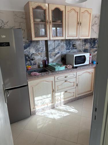 a kitchen with a refrigerator and a microwave at Dar Lina in Sale