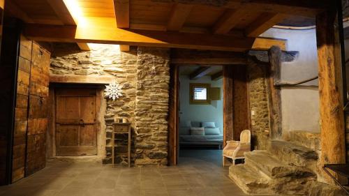 Χώρος καθιστικού στο Authentic 16th-century chalet beautifuly renovated