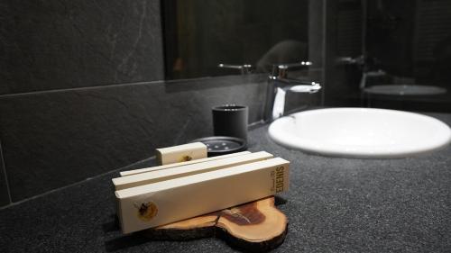 Ένα μπάνιο στο Authentic 16th-century chalet beautifuly renovated