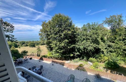 Lumineux appartement, jardin, vu sur mer