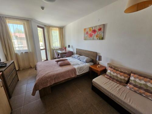 a bedroom with a bed and a couch at Cozy studio 125 in Villa Park in Borovets