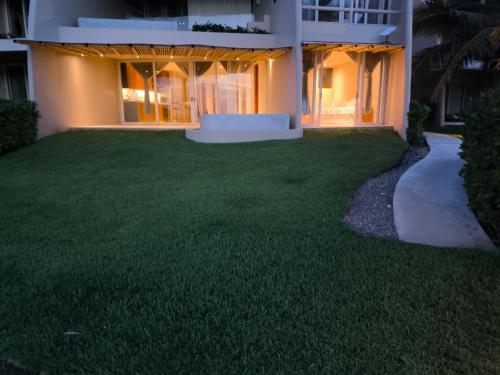 a house with a green lawn in front of it at Casa Gaviota in La Majahua