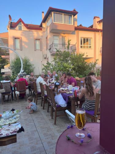 Επισκέπτες που μένουν στο Hayat Apart Otel